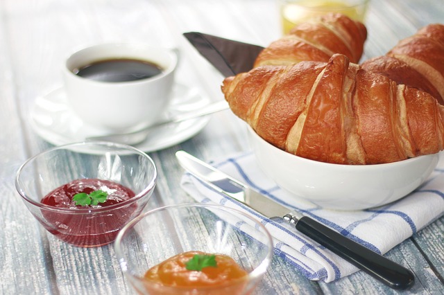 croissanty a marmelády.jpg